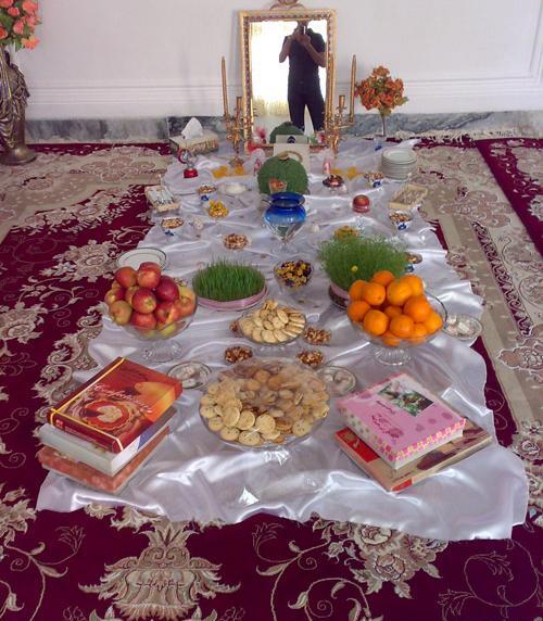 عکس سفره هفت سین روی زمین