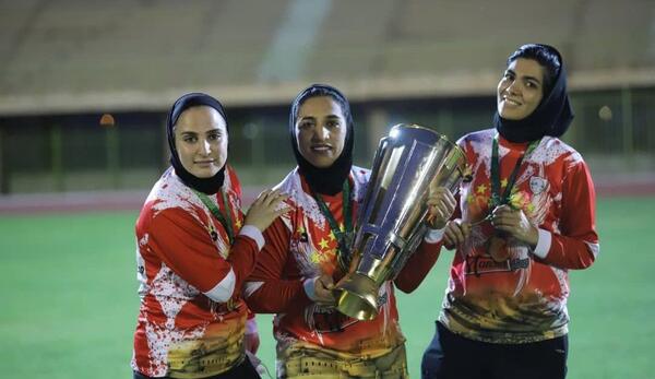 عکس دخترانه قهرمان