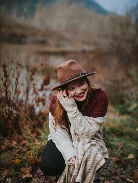ژست عکس دخترانه فضای باز