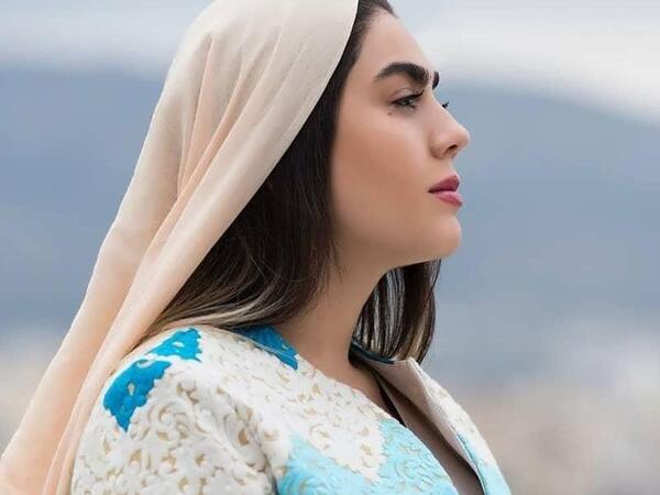 عکس آزاده زارعی بدون آرایش