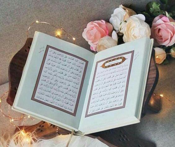 عکس قران تو دست دختر