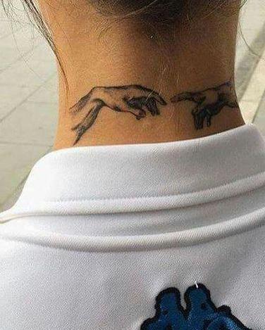 عکس تاتو لب روی گردن
