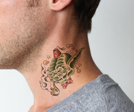 عکس تاتو لب روی گردن