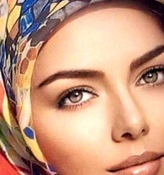 عکس آزاده نامداری با لباس عروس