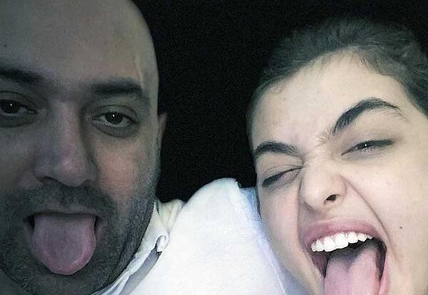 عکس های ژست خنده دار