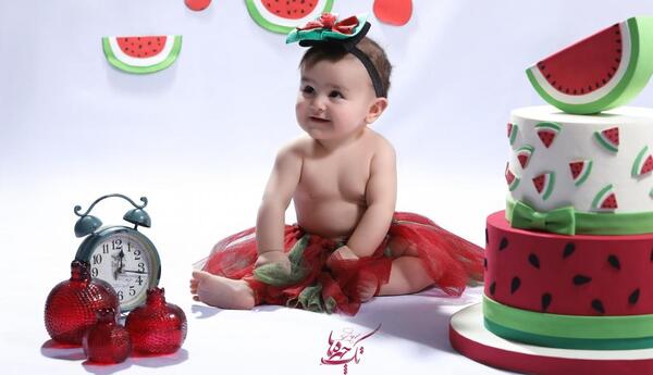 ژست عکس یلدایی کودک