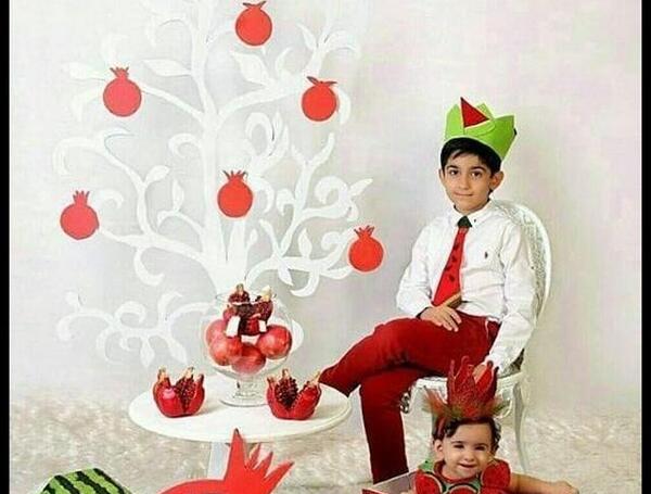 ژست عکس یلدایی کودک