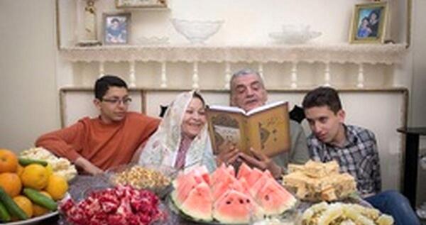 عکس حافظ خوانی شب یلدا