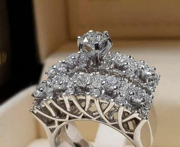 عکس حلقه ازدواج بزرگ