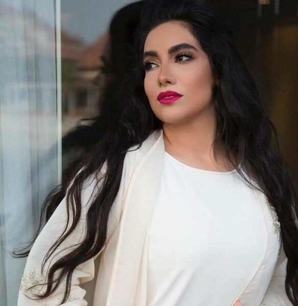 عکس با حجاب الهه حصاری