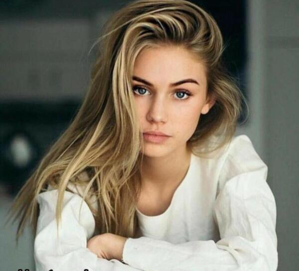 عکس ساده صورت دختر