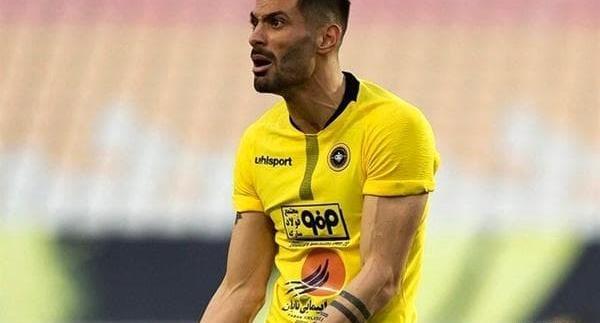 عکس سعید آقایی با لباس پرسپولیس