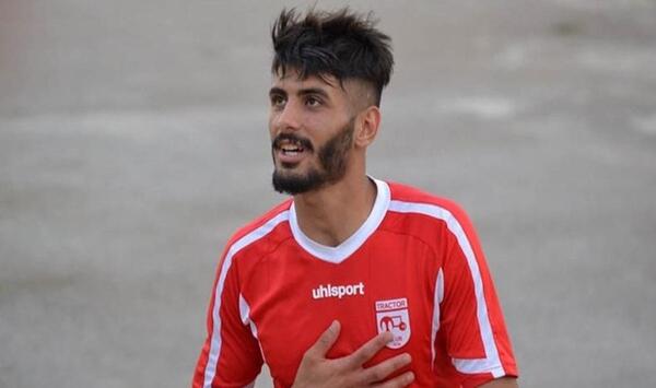 عکس سعید آقایی با لباس پرسپولیس