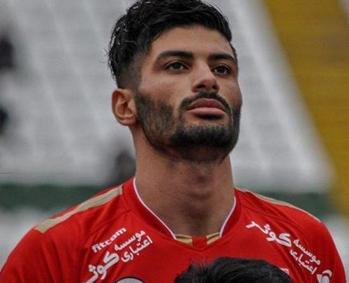 عکس سعید آقایی با لباس پرسپولیس
