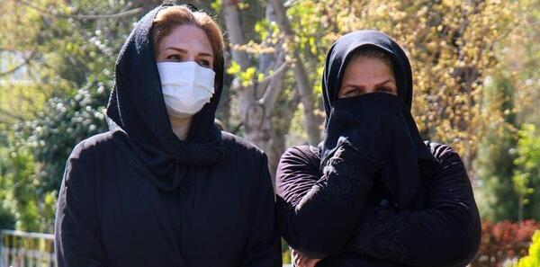 عکس سجاد عبادی در مراسم خاکسپاری آزاده نامداری