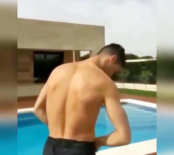 عکس رونالدو در استخر