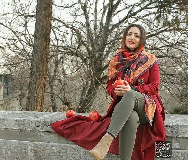 عکس مدل مانتوی جلو باز قرمز