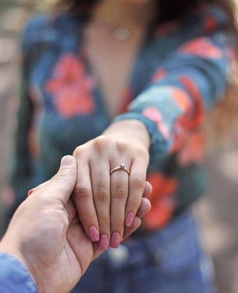 ژست عکس با حلقه ازدواج