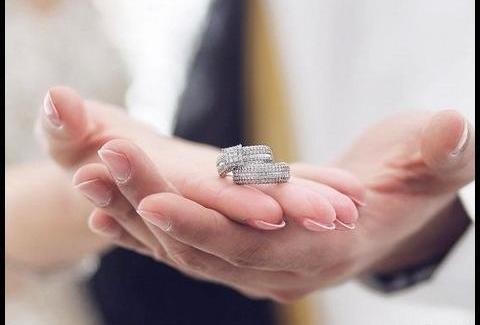 ژست عکس با حلقه ازدواج