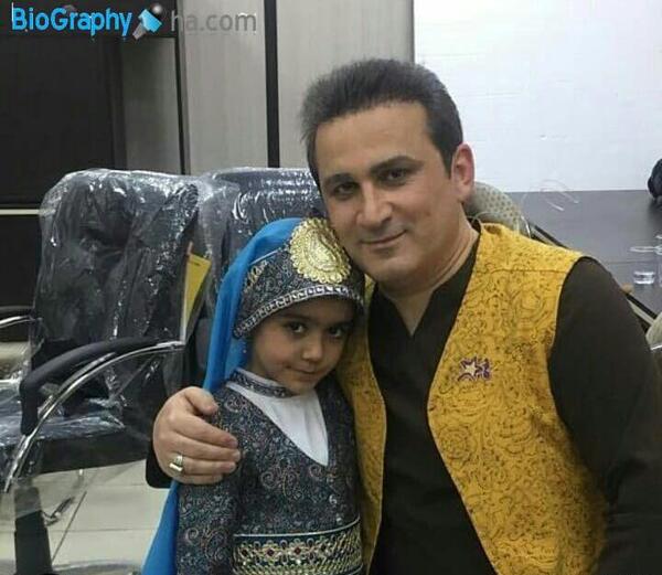 عکس حمید گلی و فرزندانش