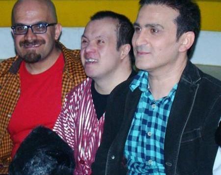 عکس حمید گلی و فرزندانش