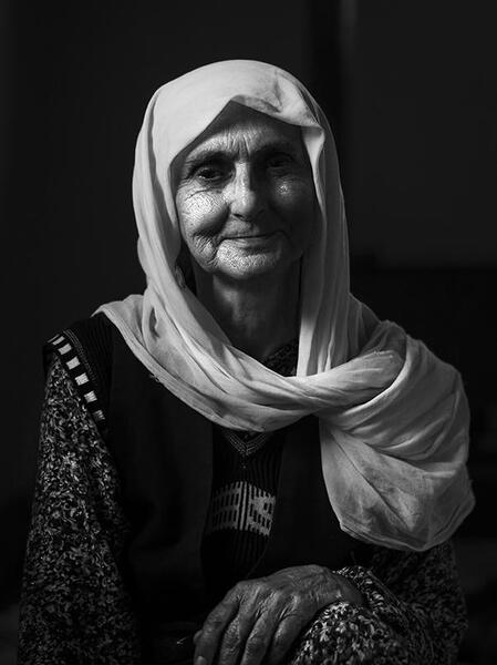 عکس پرتره زن روستایی