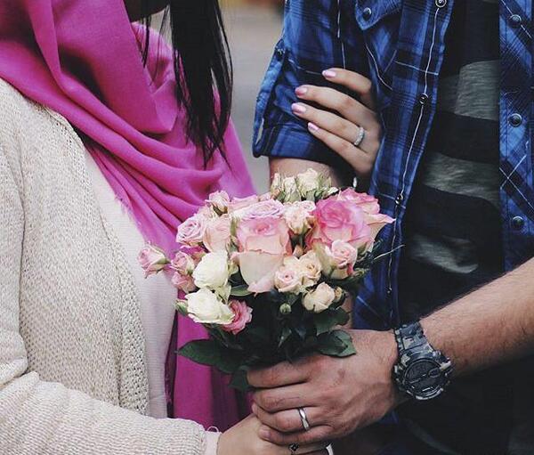 عکس عاشقانه گل دادن