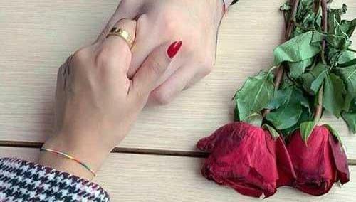 عکس عاشقانه گل دادن