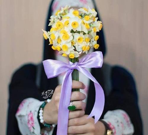 عکس چادری با گل نرگس