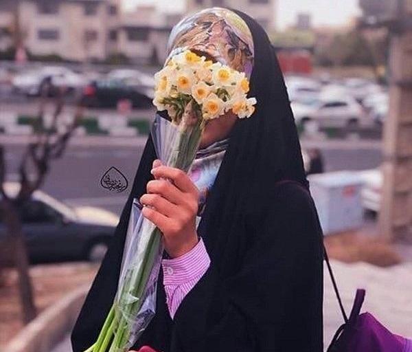 عکس چادری با گل نرگس