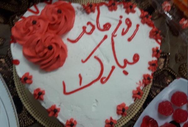 عکس کیک روی فرش