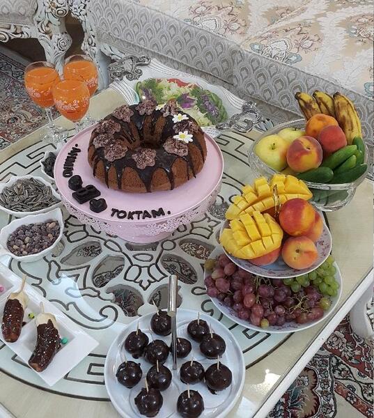 عکس کیک روی فرش