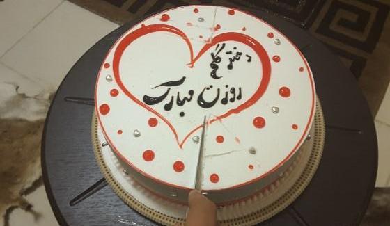 عکس کیک روی فرش