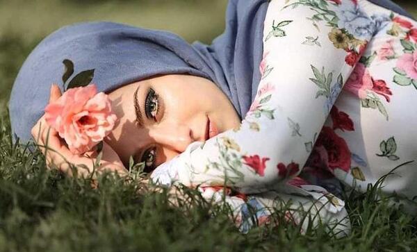 ژست عکس دختر با حجاب