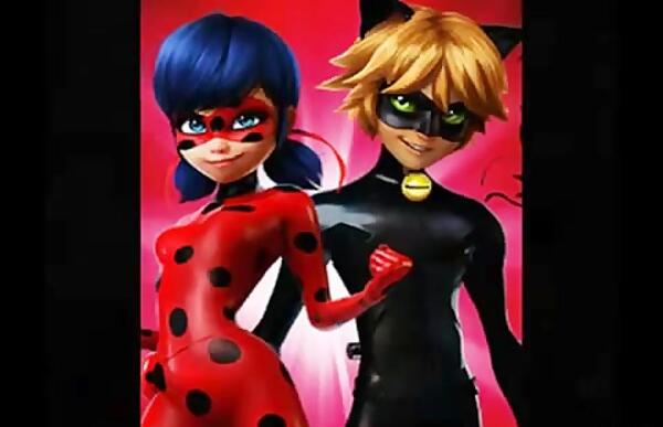 عکس لیدی باگ ایستاده