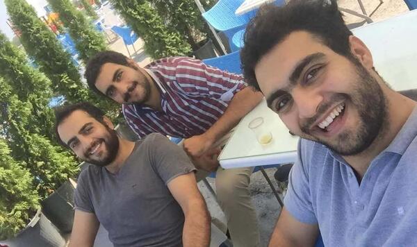 عکس حامد کمیلی و برادرانش