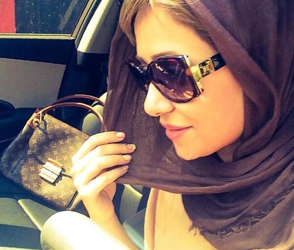 عکس ماشین پریناز ایزدیار