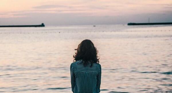 عکس دخترونه برای پروفایل از پشت سر