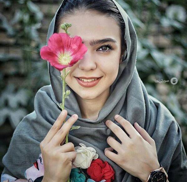 ژست عکس دخترانه محجبه