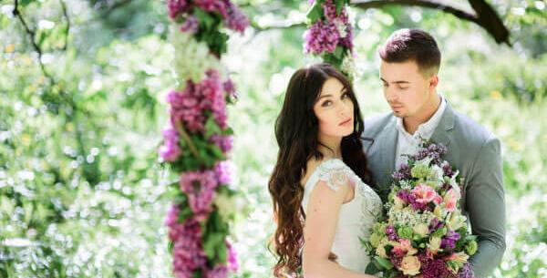 عکس عروس و داماد در باغ
