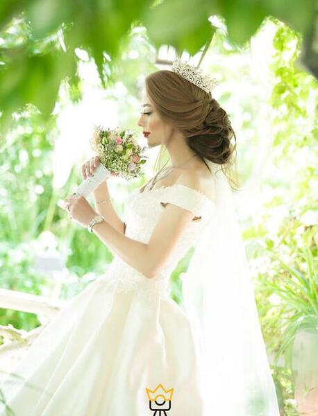 عکس عروس و داماد در باغ