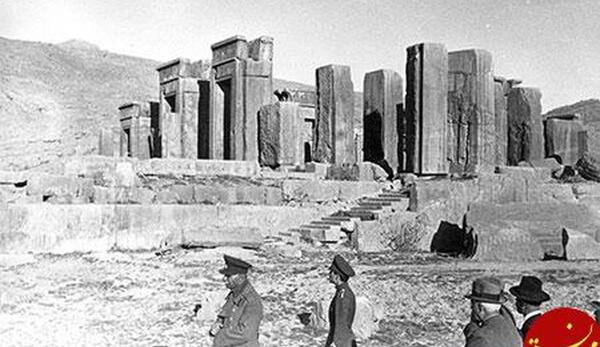 عکس رضا شاه در تخت جمشید