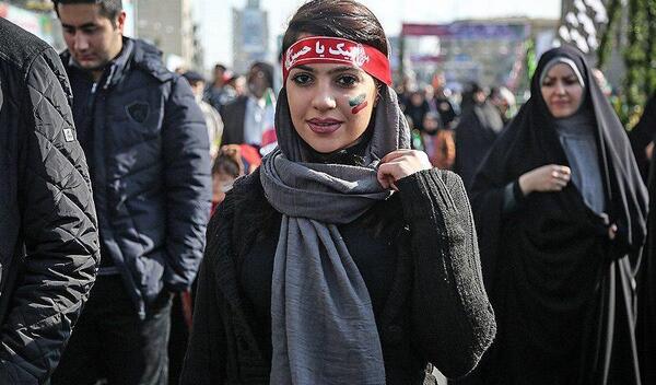 عکس با حجاب روحانی