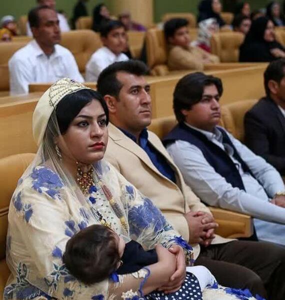 عکس با حجاب روحانی