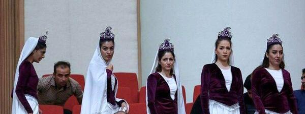 عکس با حجاب روحانی