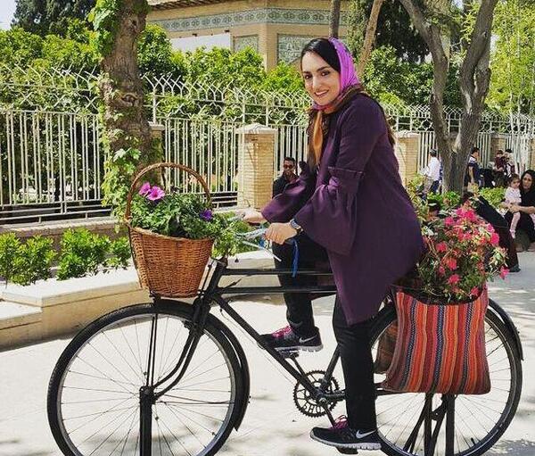 عکس زهره اکرمی