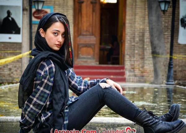 ژست عکس دخترانه در آتلیه