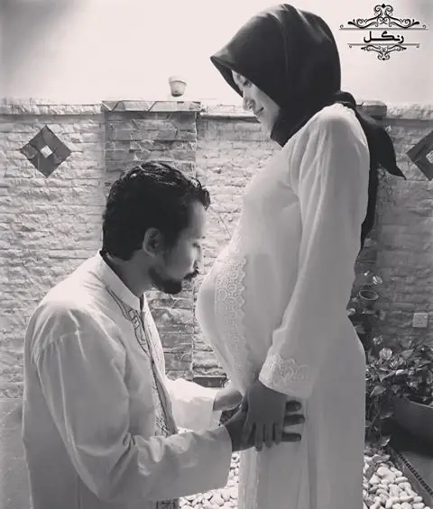 ژست عکس بارداری با حجاب