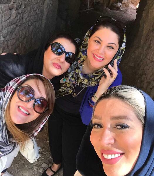عکس با حجاب لاله اسکندری