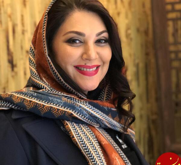 عکس با حجاب لاله اسکندری